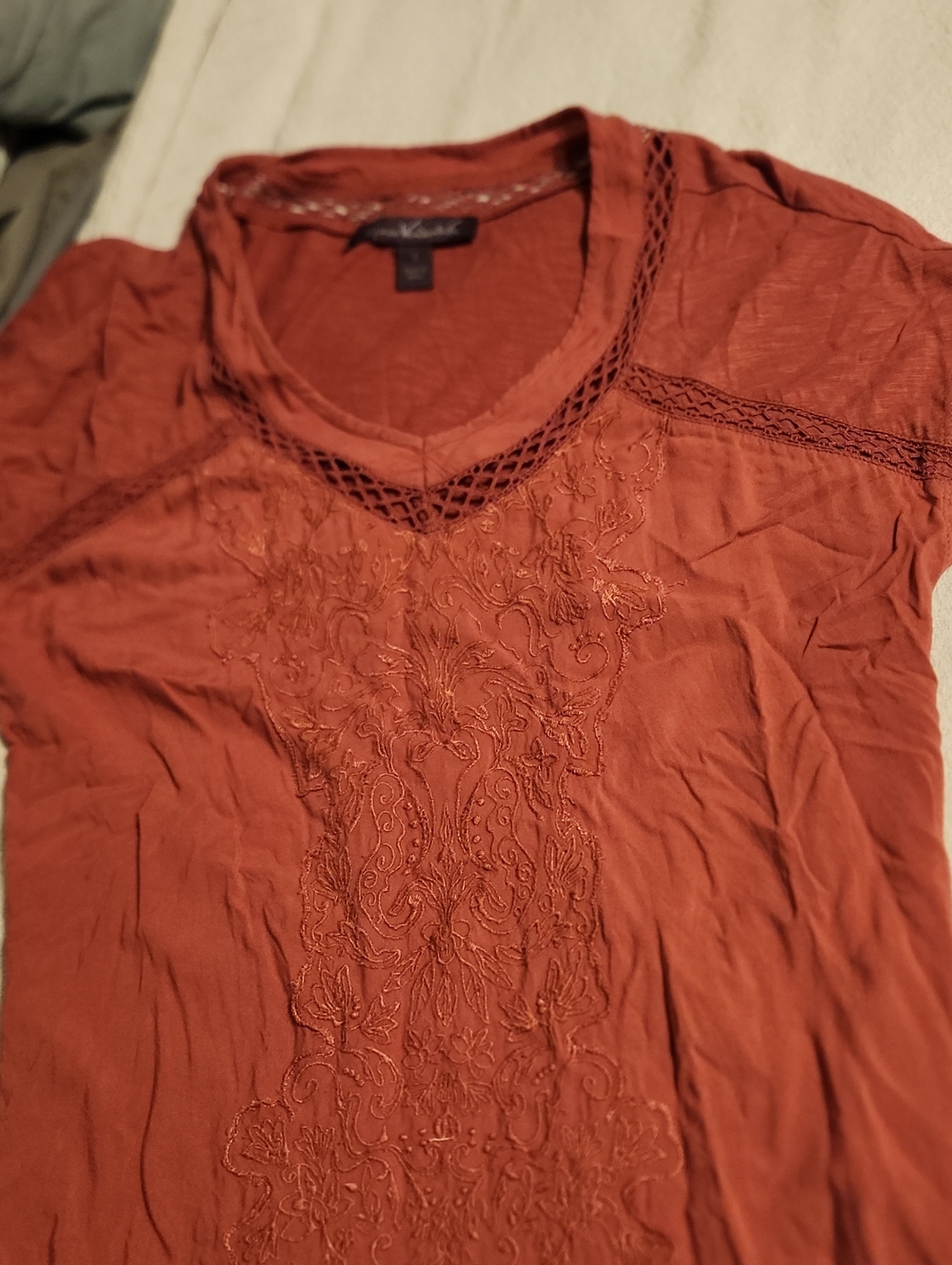 Gloria Vanderbilt Embroidered V-Neck Tank in Rust